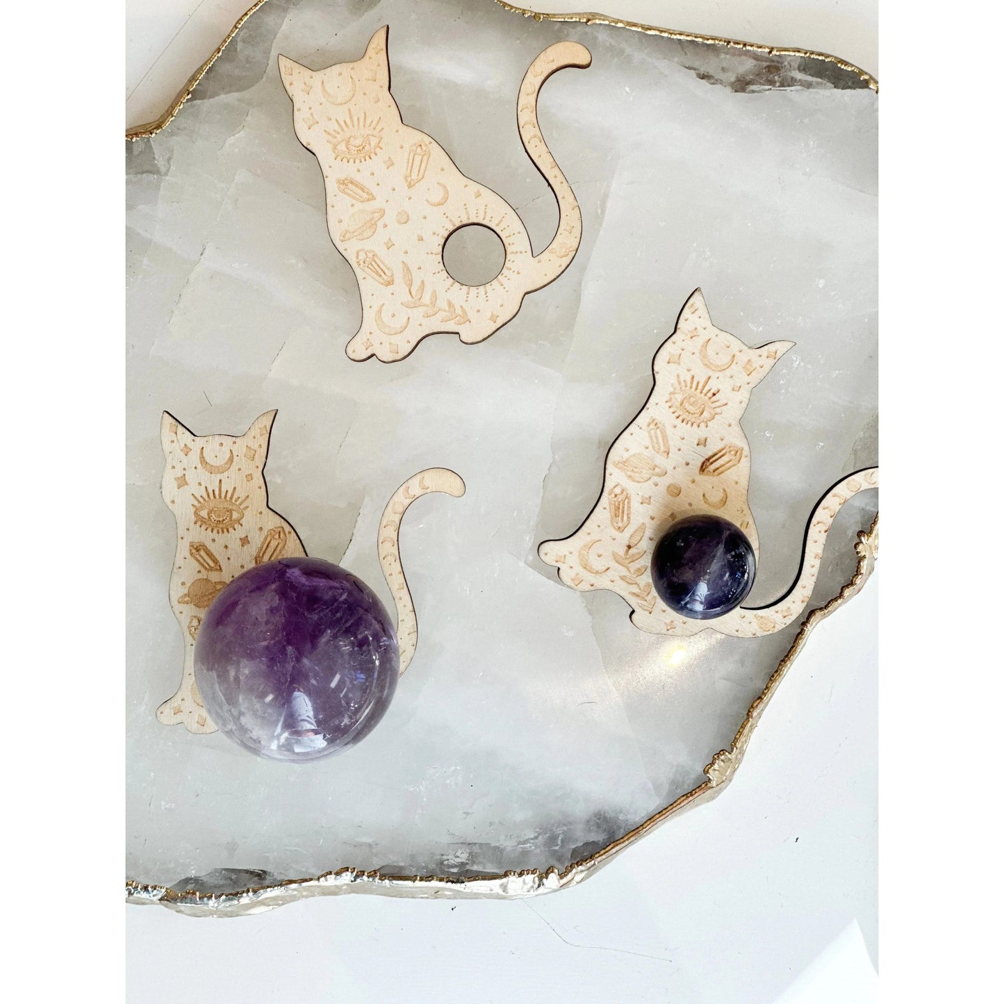 Unearthed Vibes Wood Sphere Stand – Tan Cat Edition | Crystal Ball & Gemstone Display Holder