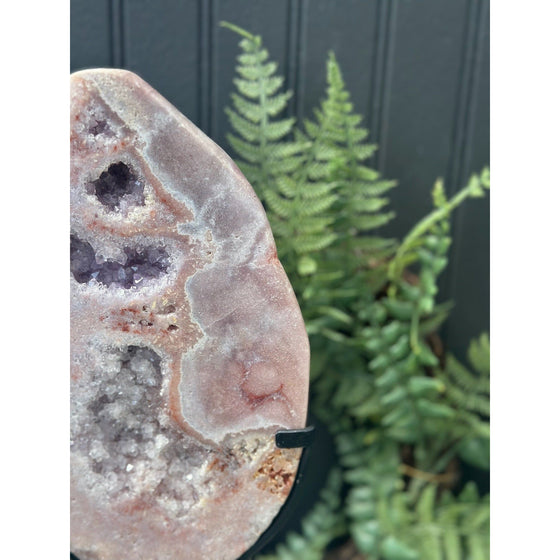 Rose amethyst on a stand