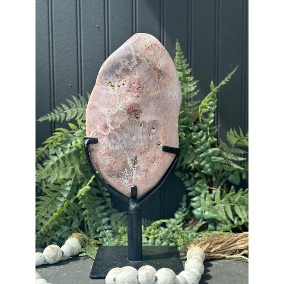 Rose amethyst on a stand