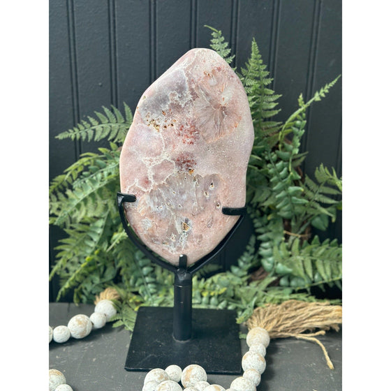 Rose amethyst on a stand