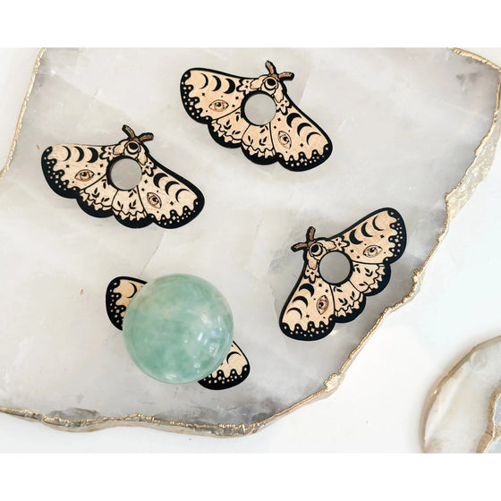 Unearthed Vibes Wood Sphere Stand – Moth Edition | Crystal Ball & Gemstone Display Holder