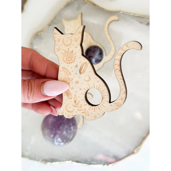 Unearthed Vibes Wood Sphere Stand – Tan Cat Edition | Crystal Ball & Gemstone Display Holder
