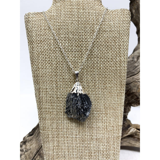 Melan Threads Kyanite Necklace